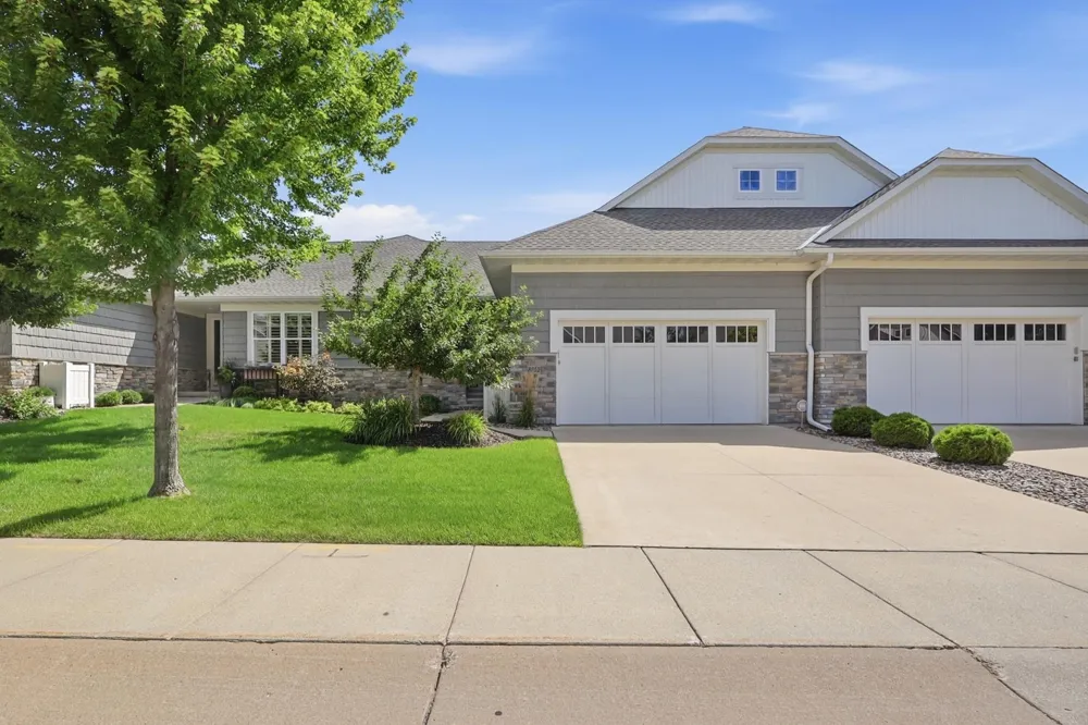 8652 Lake Riley Drive Chanhassen, MN 55317