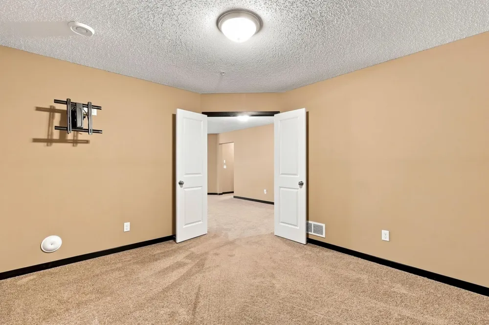 8652 Lake Riley Drive Chanhassen, MN 55317