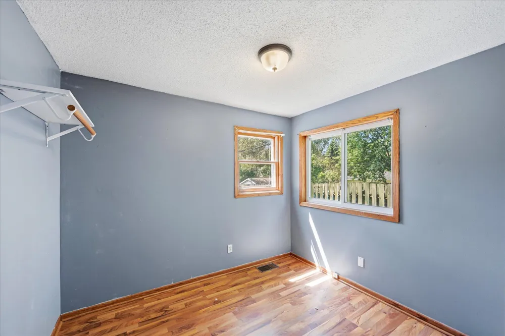 570 Ironton Street NE Fridley, MN 55432