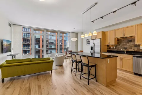 215 10th Avenue S #633