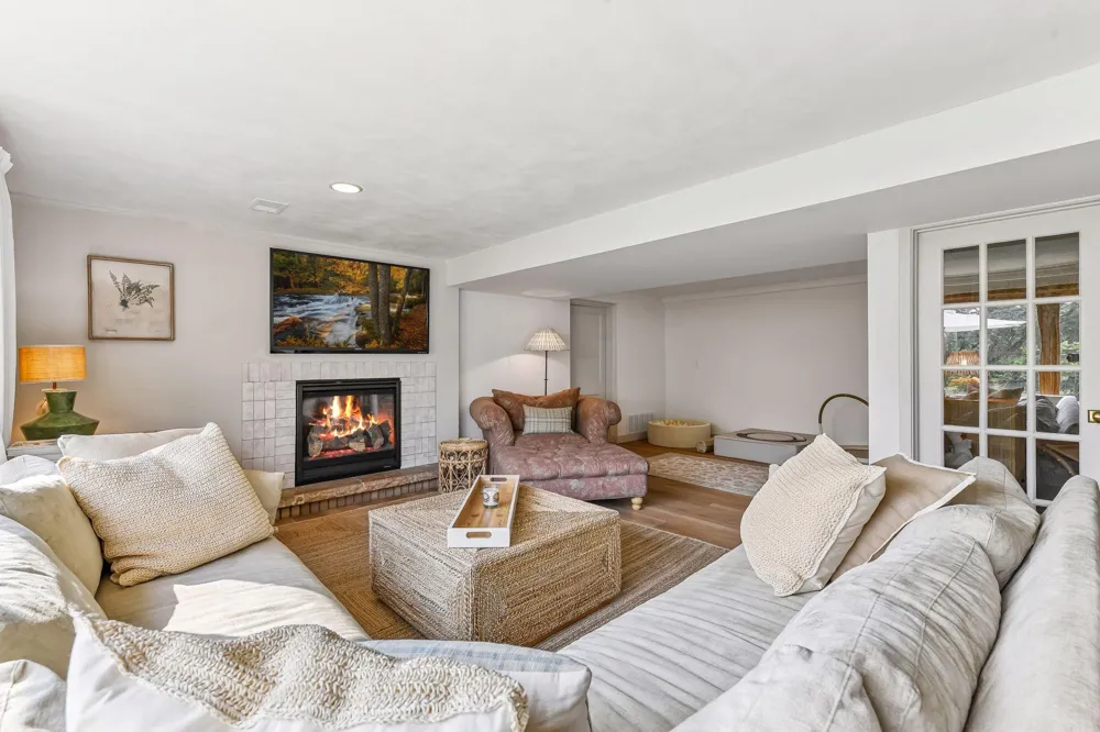 15803 Holdridge Road E Wayzata, MN 55391
