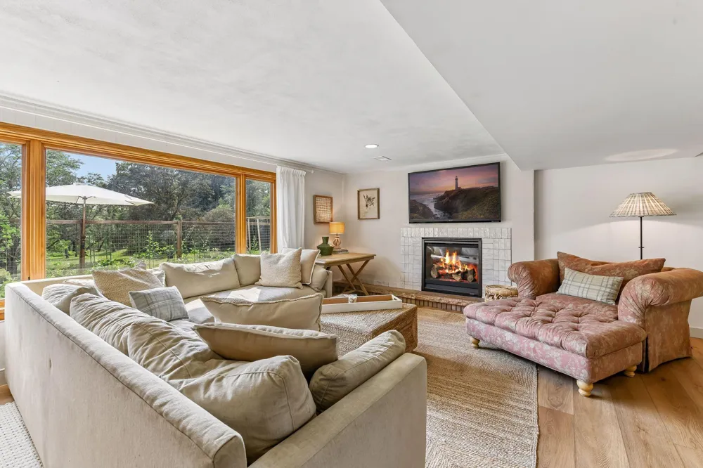 15803 Holdridge Road E Wayzata, MN 55391