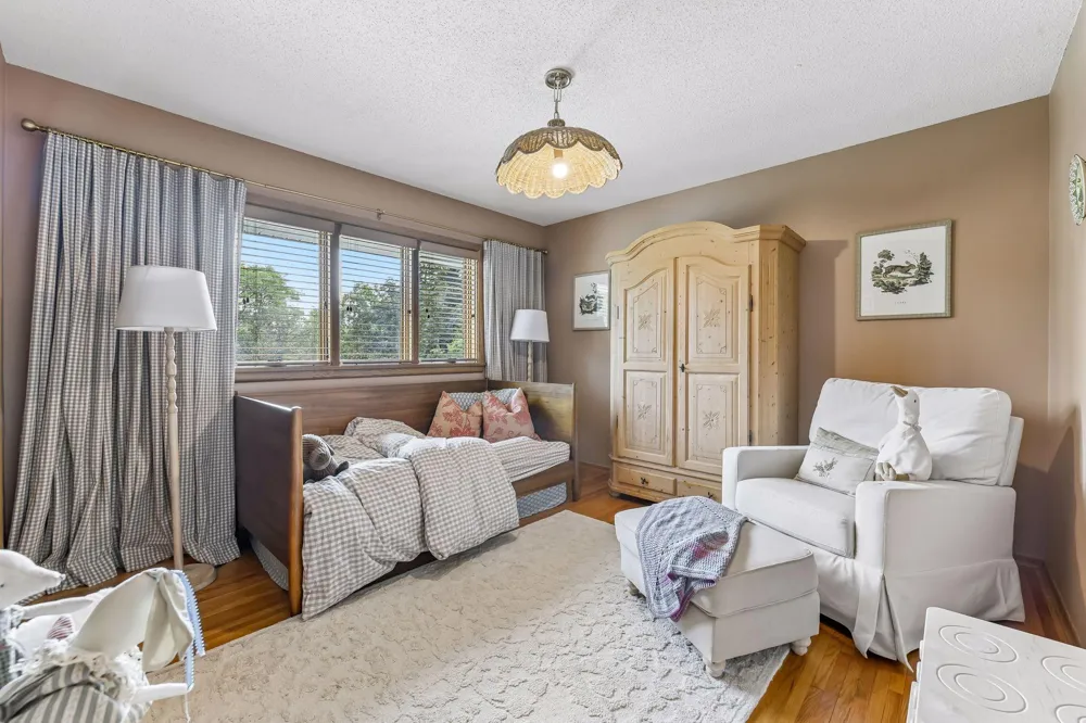 15803 Holdridge Road E Wayzata, MN 55391