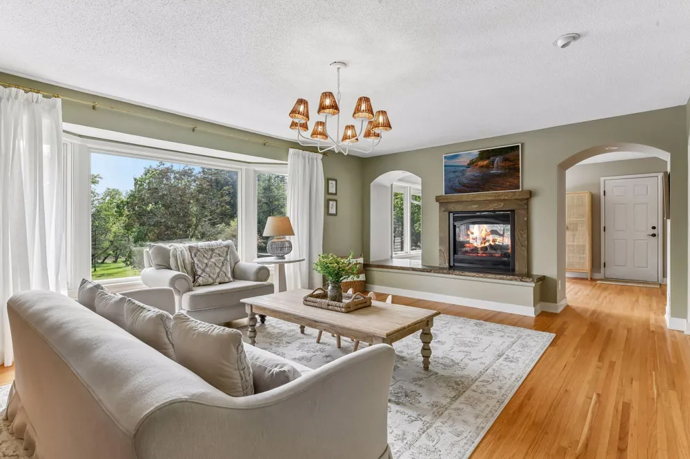15803 Holdridge Road E Wayzata, MN 55391