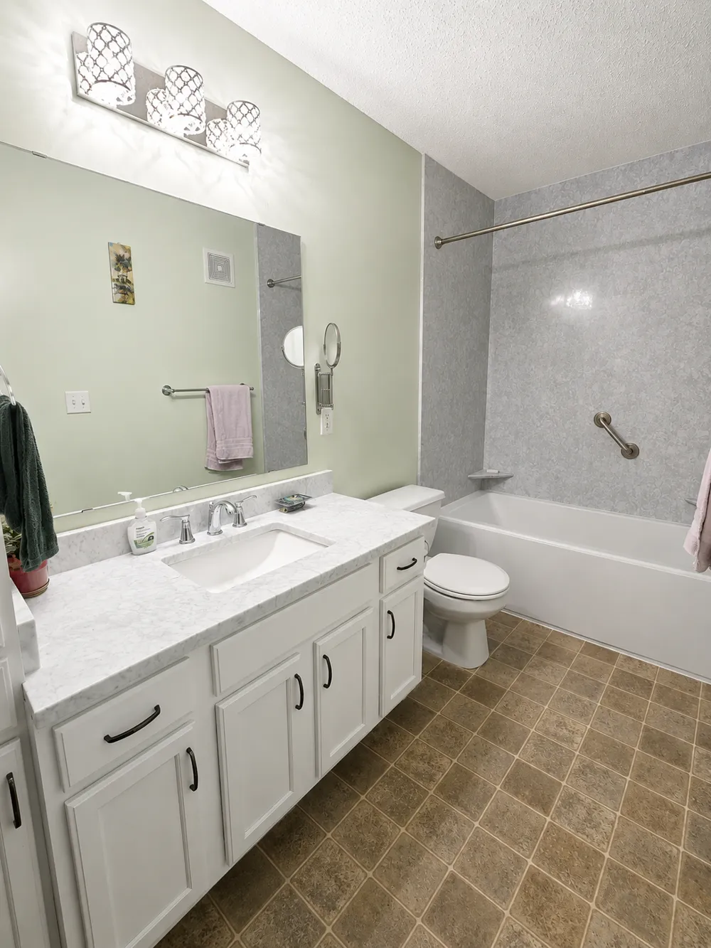 233 Pine Street Cannon Falls, MN 55009