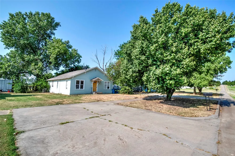 313 W Moses Street Cushing, OK 74023