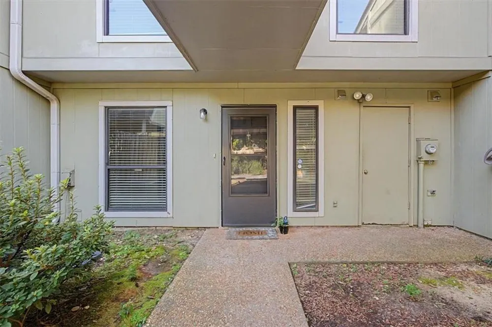 6350 Hawthorne Terrace Peachtree Corners, GA 30092