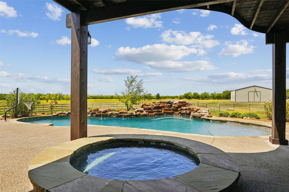 5550 Donald Road Krum, TX 76249