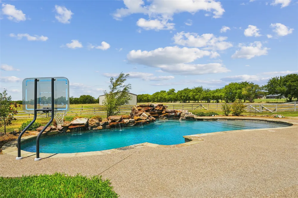 5550 Donald Road Krum, TX 76249