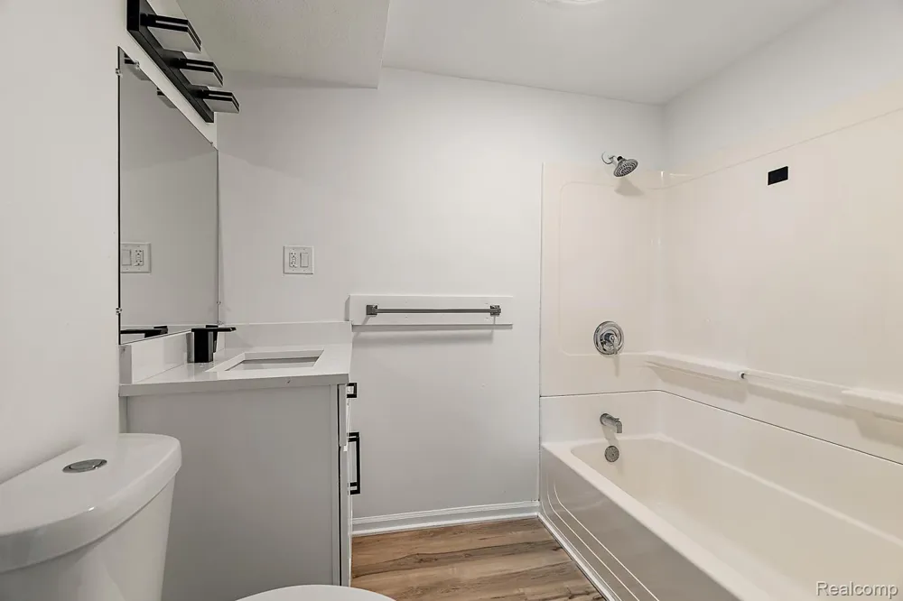 2022 Robinson Road Lansing City, MI 48910
