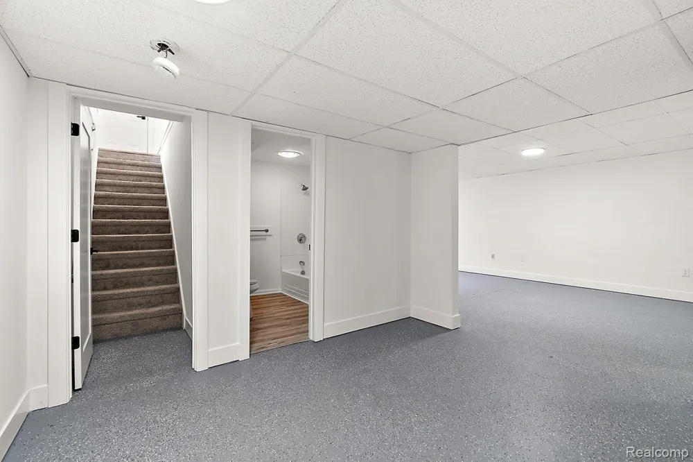 2022 Robinson Road Lansing City, MI 48910