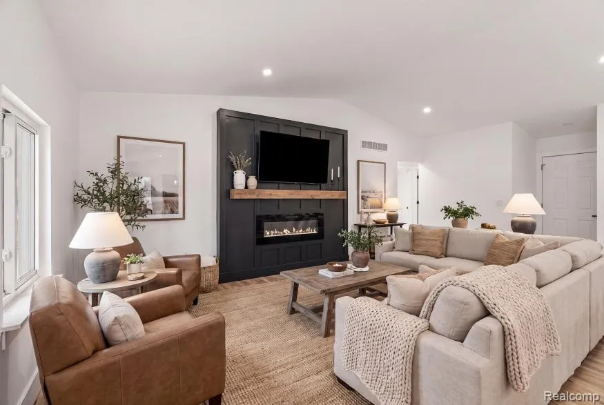 2022 Robinson Road Lansing City, MI 48910