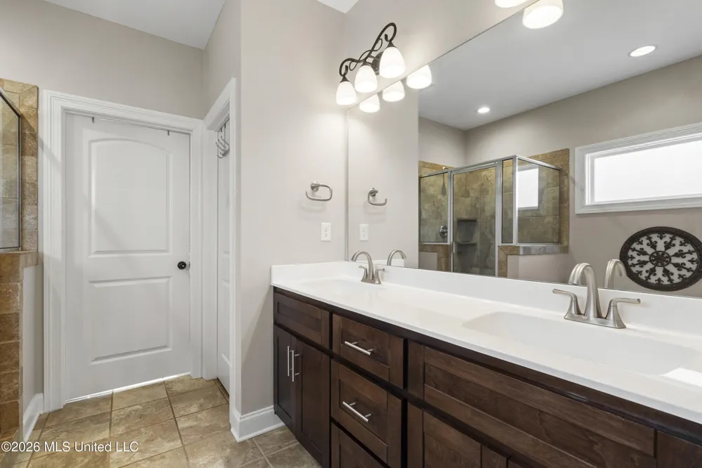 4389 W Vineyard Drive Southaven, MS 38672