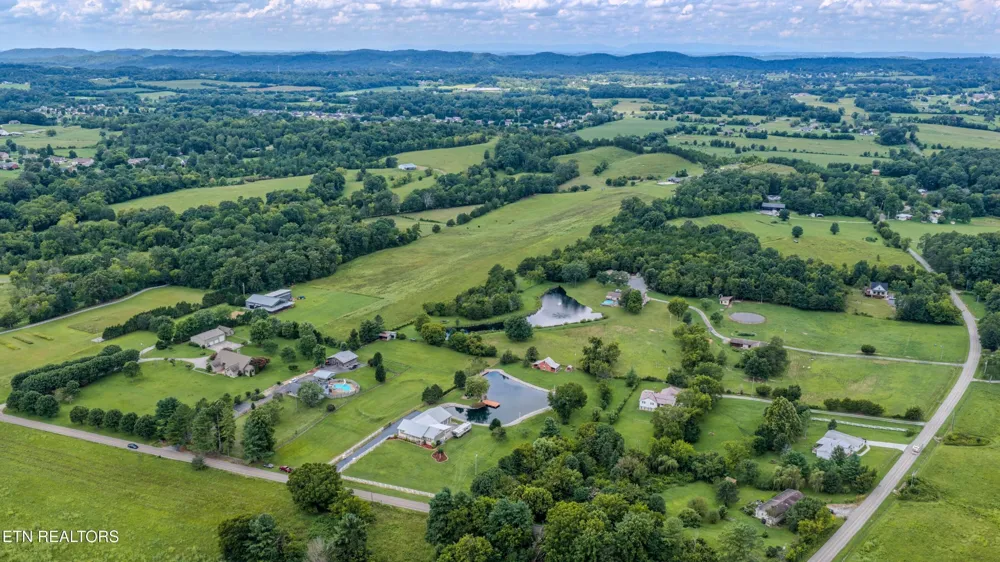 1410 Jeffries Hollow Rd Seymour, TN 37865