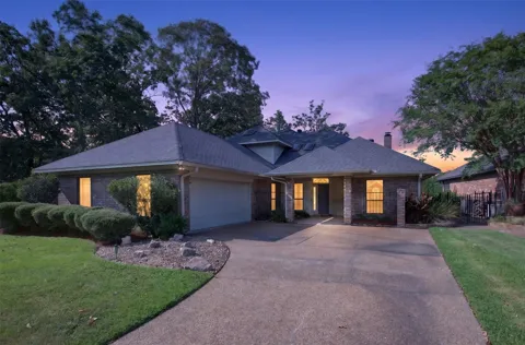 10090 Chenier Point