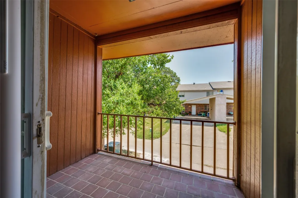 2229 Seville Court Dalworthington Gardens, TX 76013