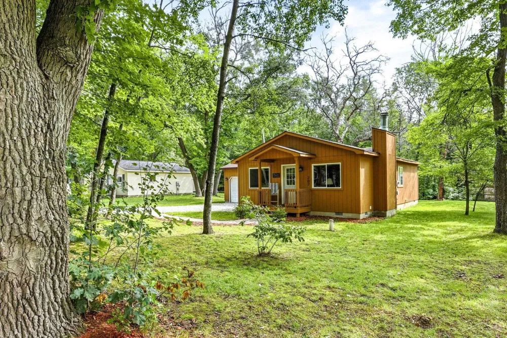 207 Butterfield Lane Roscommon Village, MI 48629