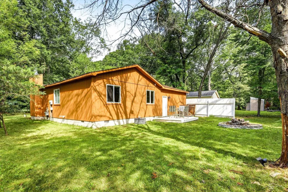 207 Butterfield Lane Roscommon Village, MI 48629