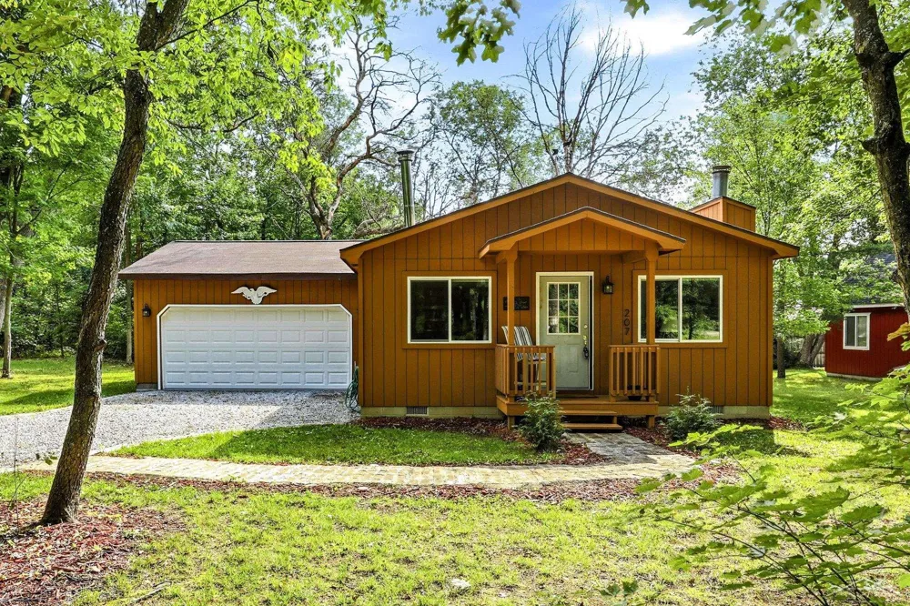 207 Butterfield Lane Roscommon Village, MI 48629