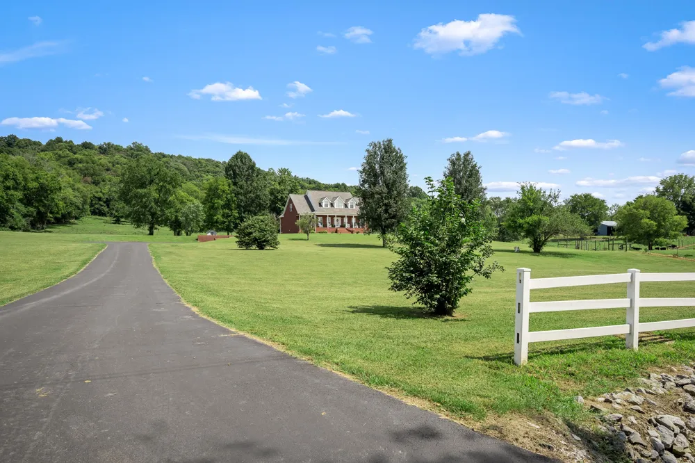 206 Hickerson Rd Wartrace, TN 37183