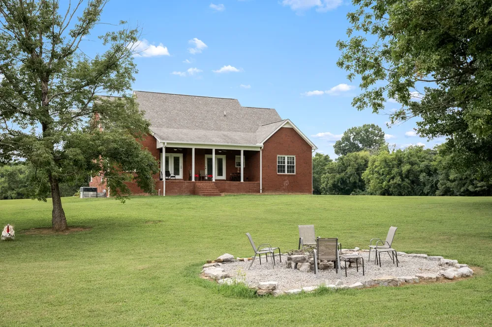 206 Hickerson Rd Wartrace, TN 37183