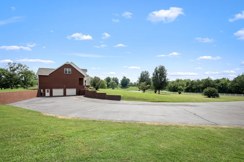 206 Hickerson Rd Wartrace, TN 37183
