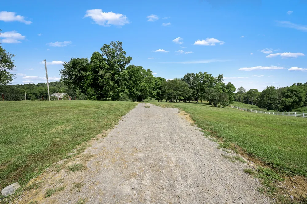 206 Hickerson Rd Wartrace, TN 37183
