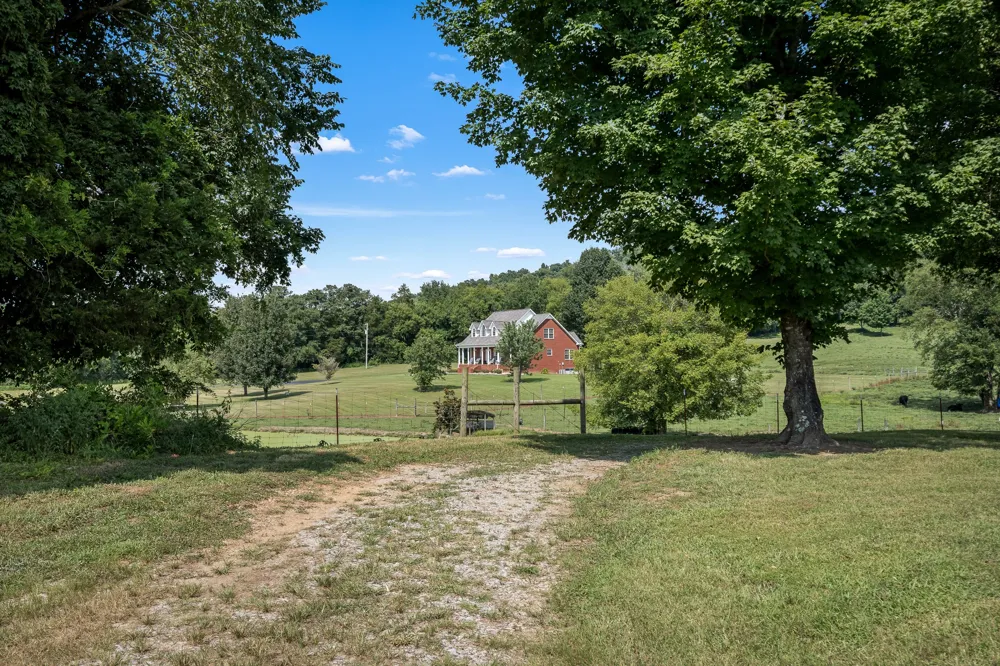 206 Hickerson Rd Wartrace, TN 37183