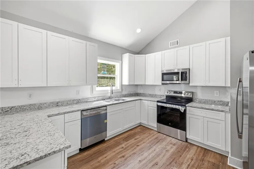 284 Stonington Drive Mount Airy, GA 30563
