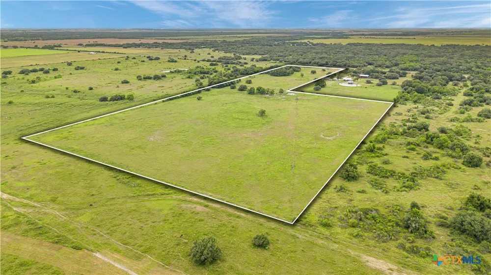 4889 SH 111 Midfield, TX 77458