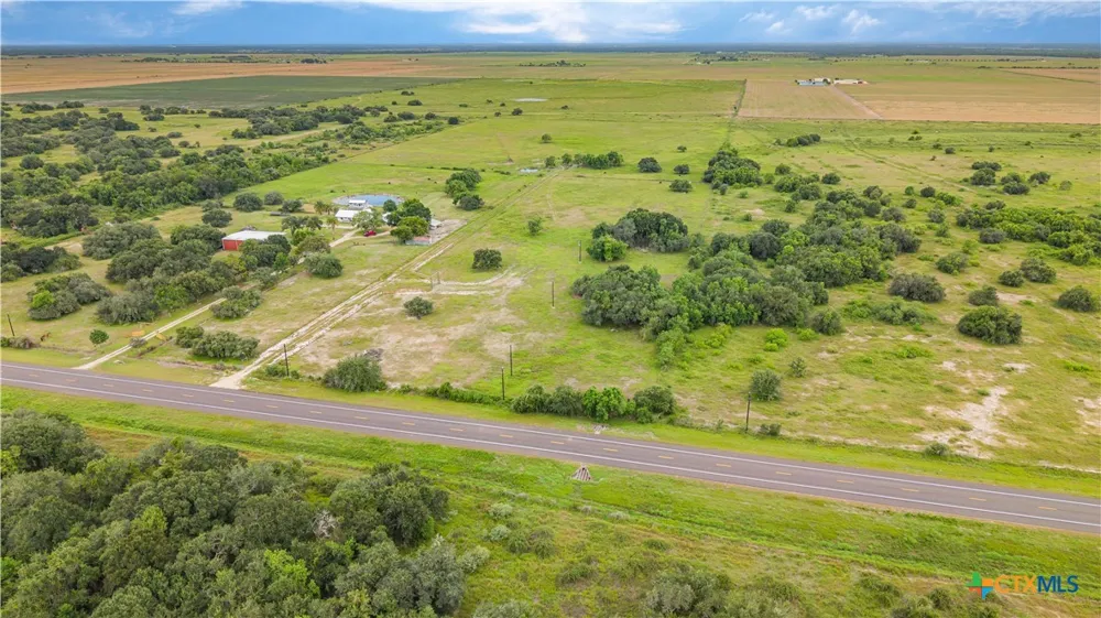 4889 SH 111 Midfield, TX 77458