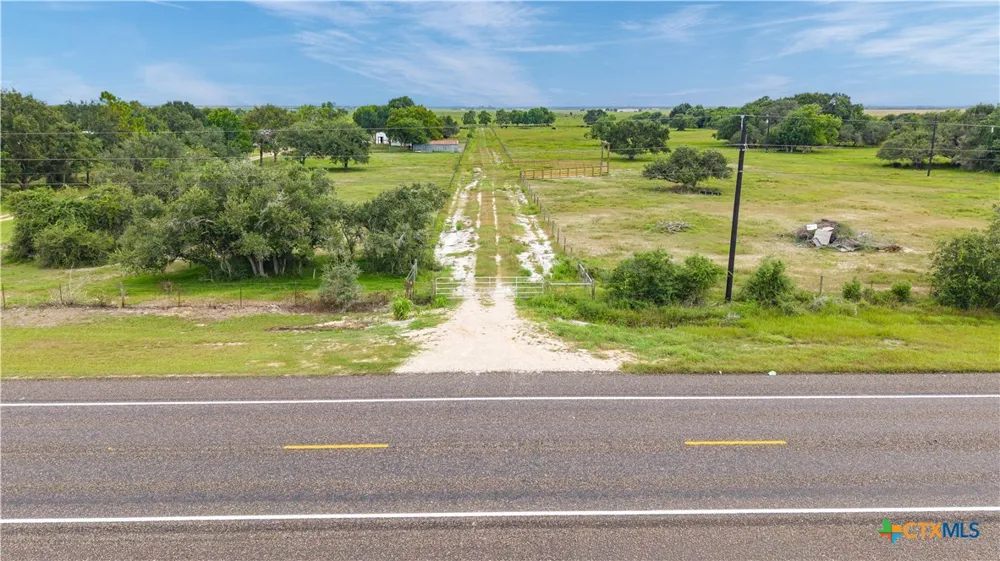 4889 SH 111 Midfield, TX 77458