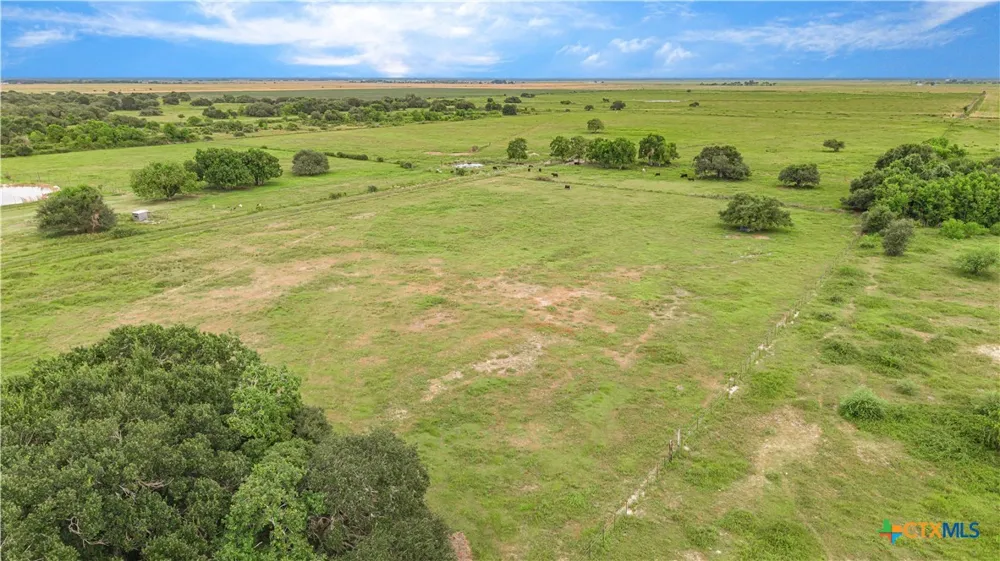 4889 SH 111 Midfield, TX 77458
