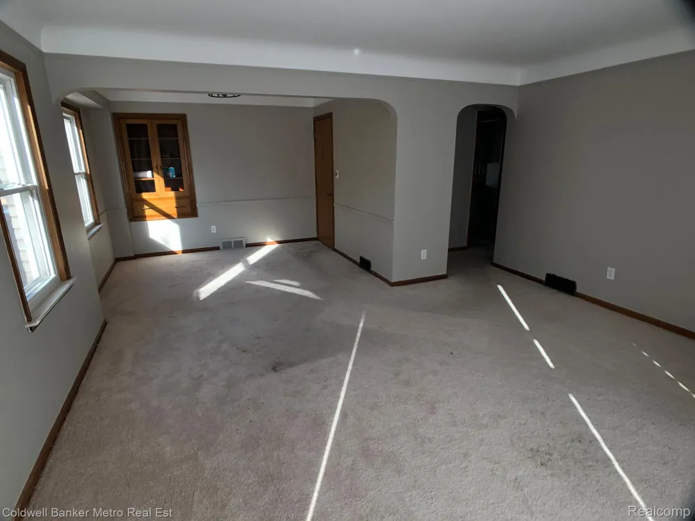 17743 LENNANE Redford Charter Township, MI 48240