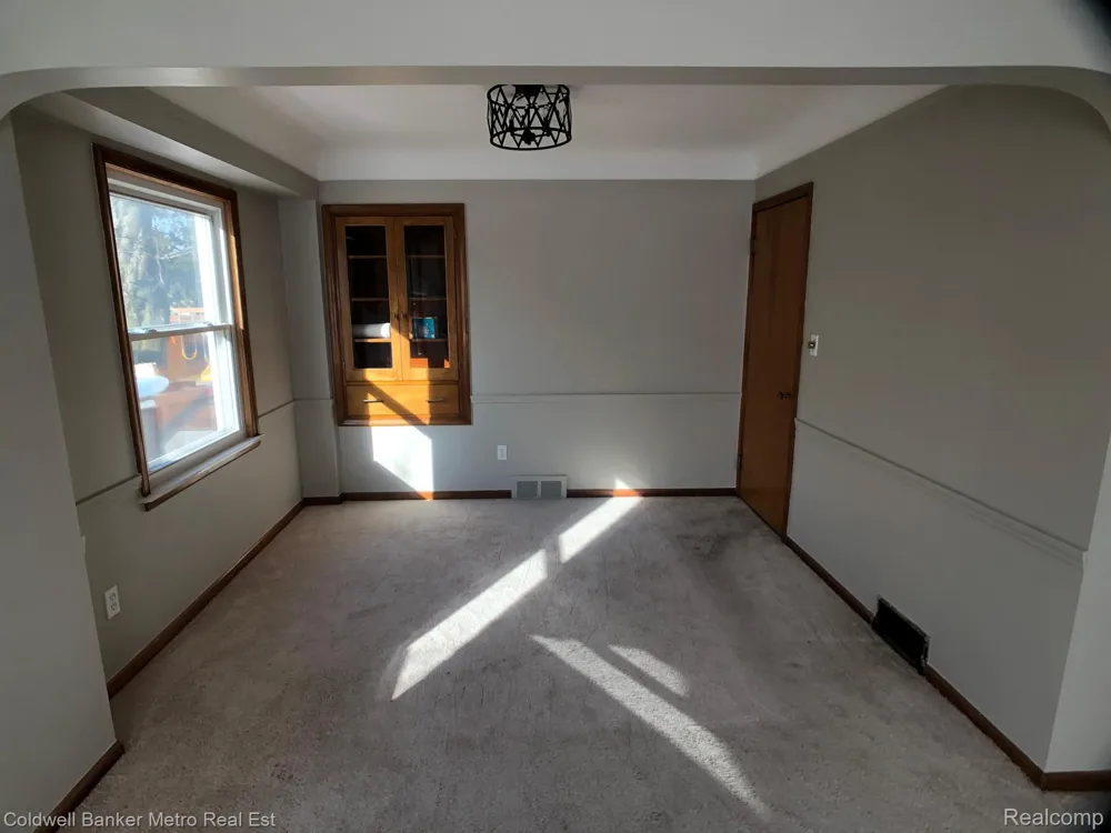 17743 LENNANE Redford Charter Township, MI 48240