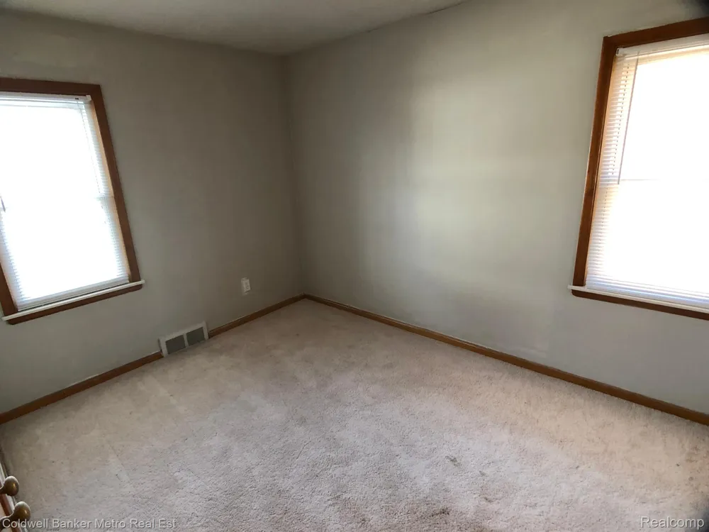 17743 LENNANE Redford Charter Township, MI 48240