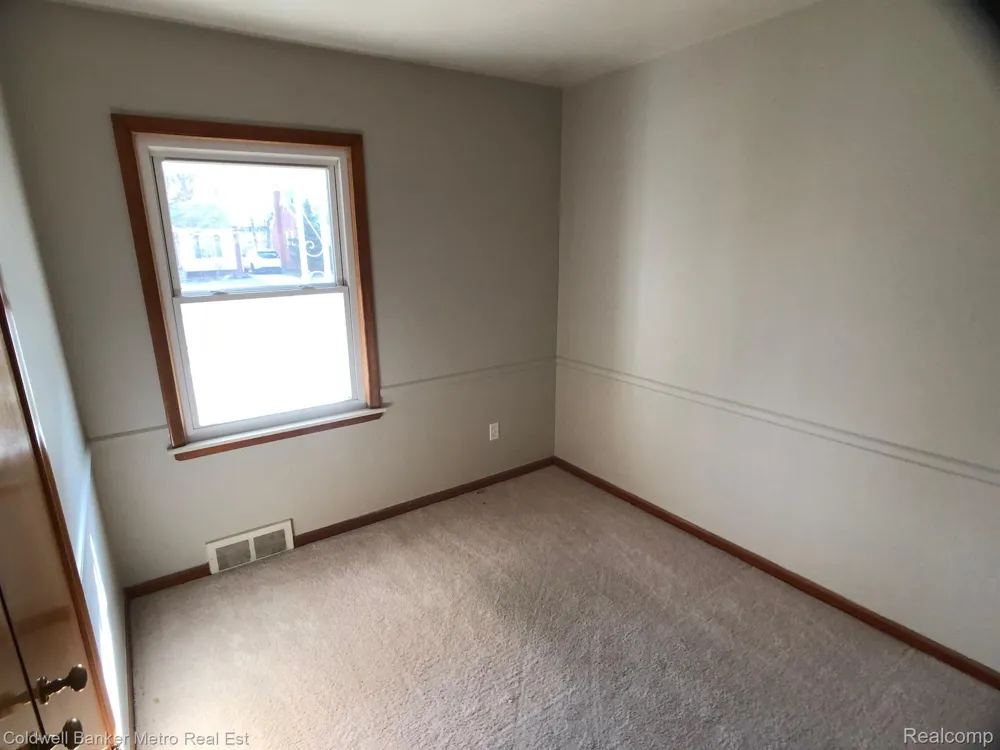 17743 LENNANE Redford Charter Township, MI 48240