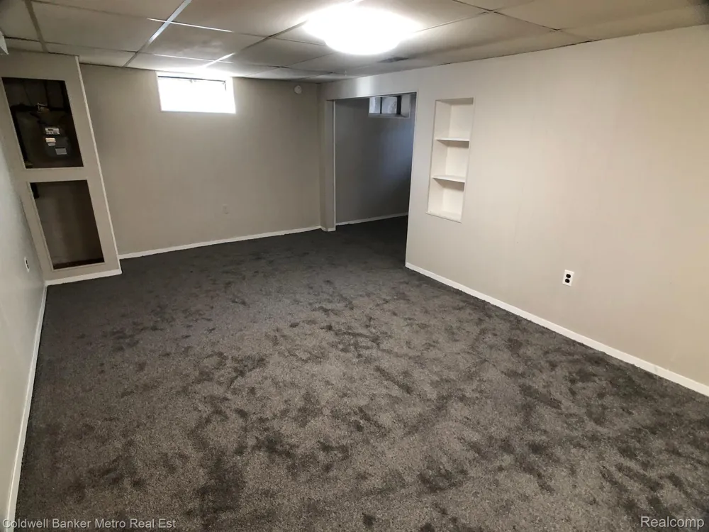 17743 LENNANE Redford Charter Township, MI 48240