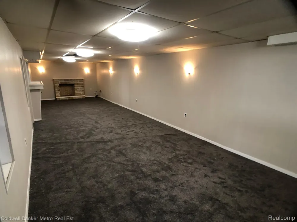 17743 LENNANE Redford Charter Township, MI 48240