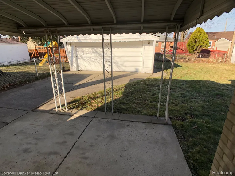17743 LENNANE Redford Charter Township, MI 48240
