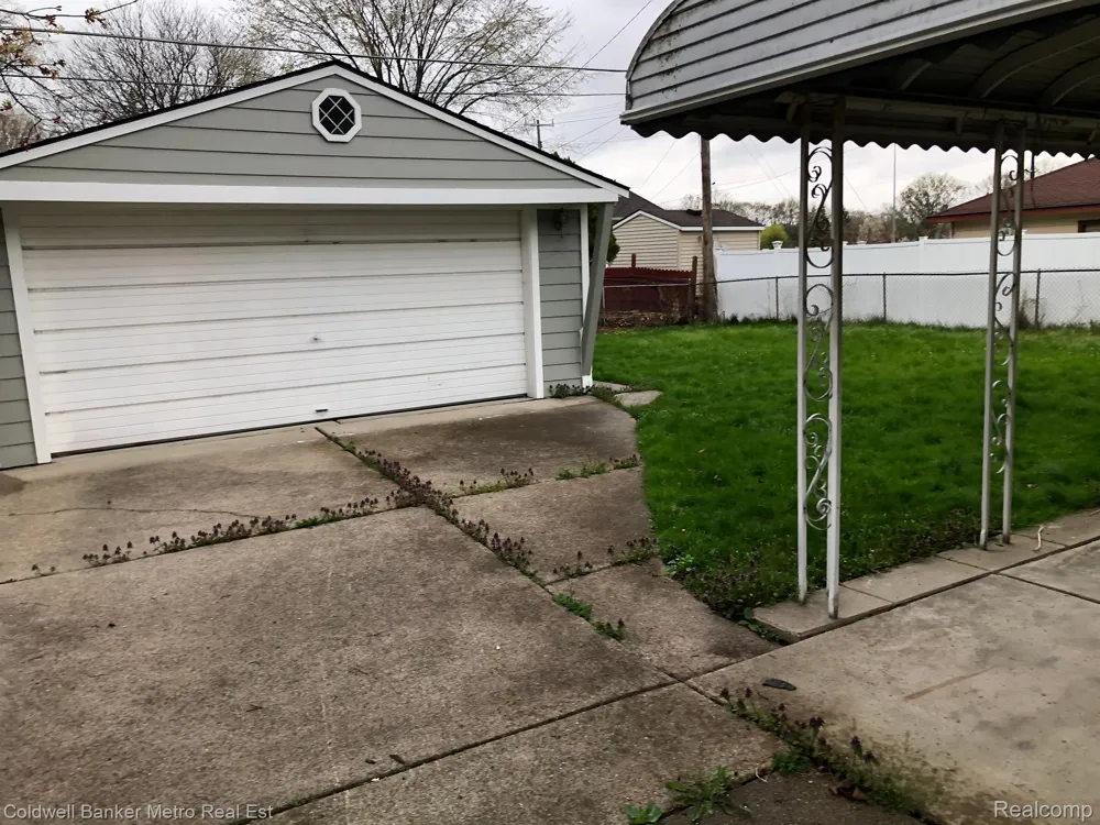 17743 LENNANE Redford Charter Township, MI 48240