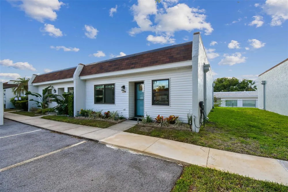 9032 MISSION OAKS BOULEVARD #F Seminole, FL 33776