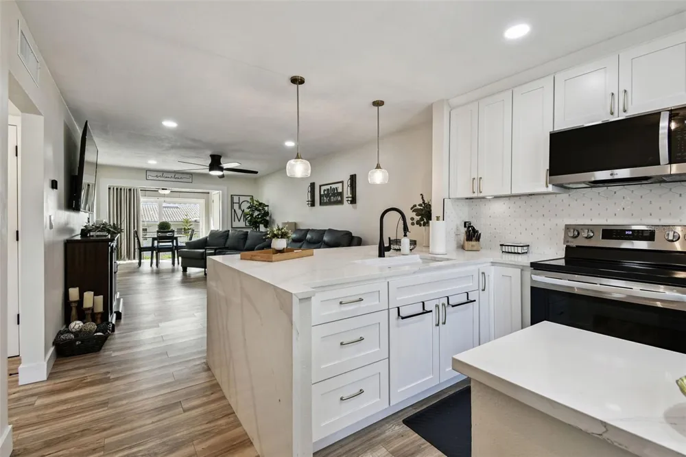 9032 MISSION OAKS BOULEVARD #F Seminole, FL 33776