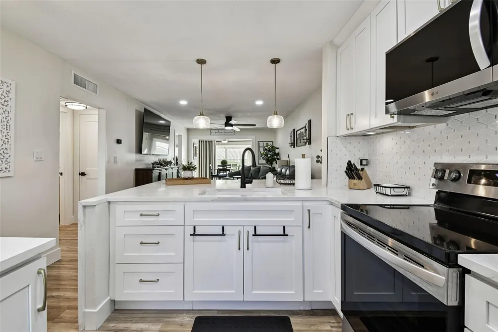 9032 MISSION OAKS BOULEVARD #F Seminole, FL 33776