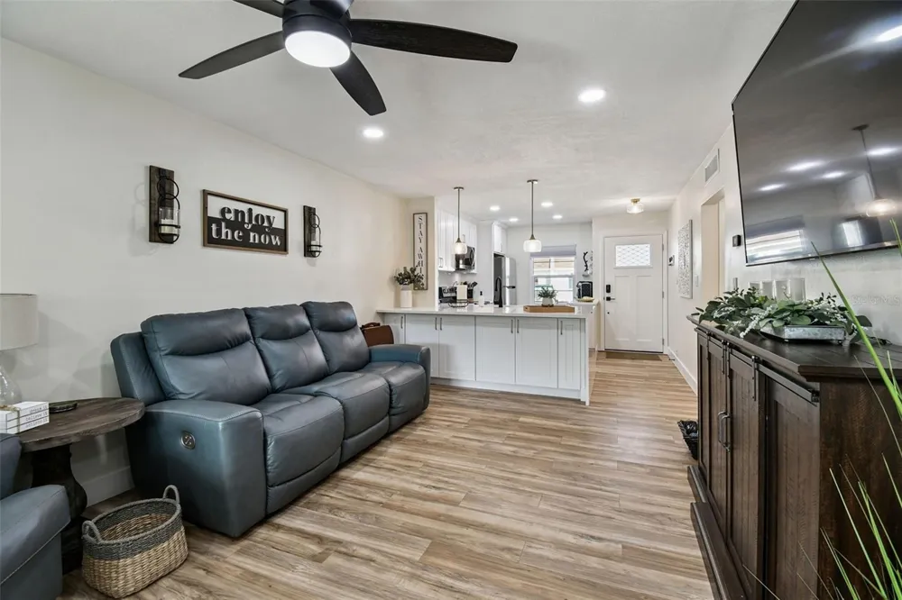 9032 MISSION OAKS BOULEVARD #F Seminole, FL 33776