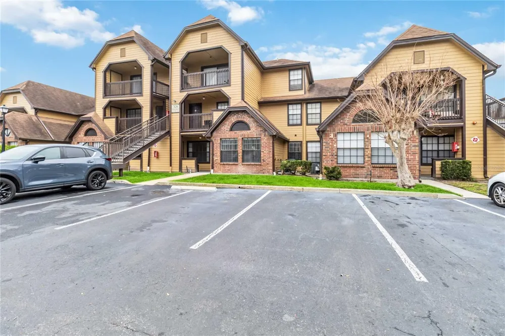 320 BLACK OAK COURT #107 Altamonte Springs, FL 32701
