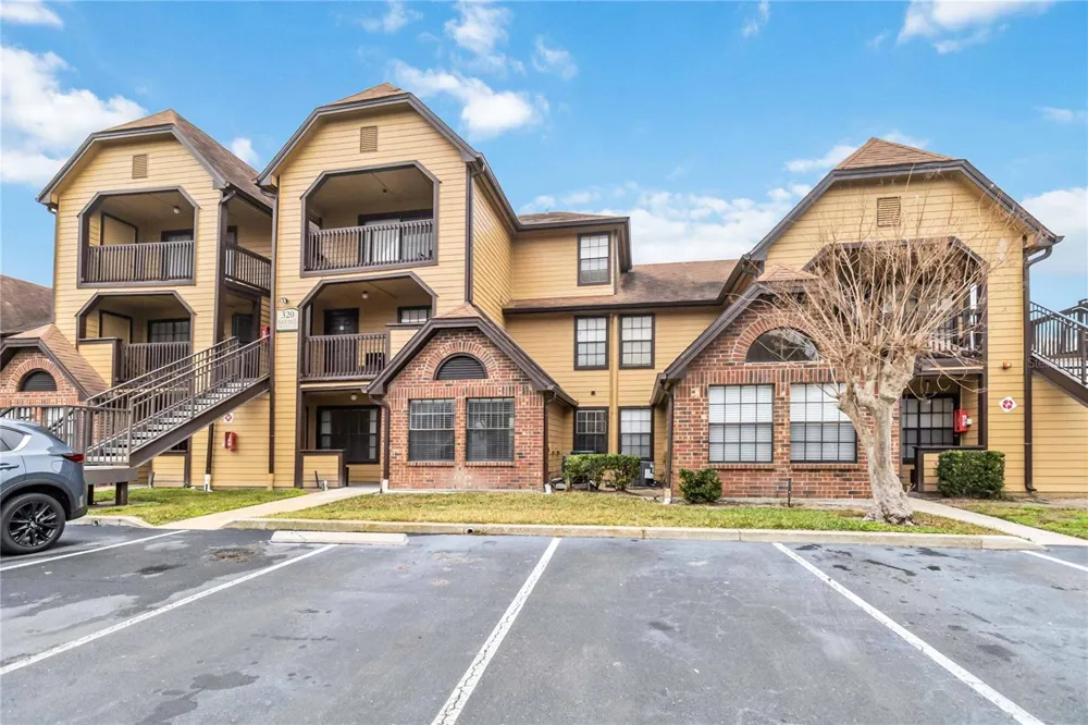320 BLACK OAK COURT #107 Altamonte Springs, FL 32701