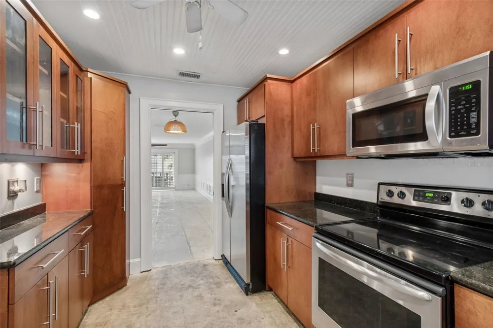 139 BLUFF VIEW DRIVE #110 Belleair Bluffs, FL 33770