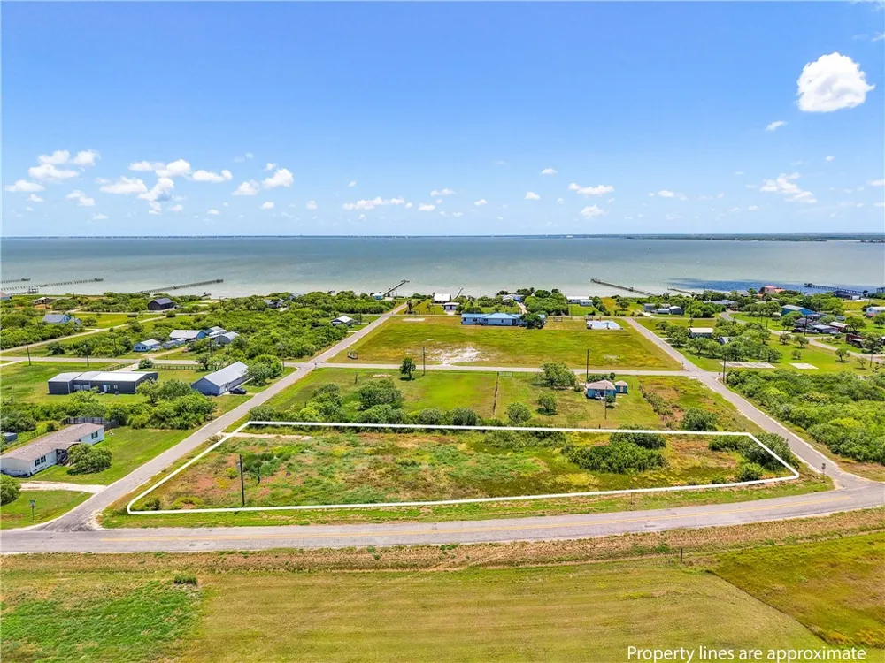 303 Plummer Avenue Bayside, TX 78340