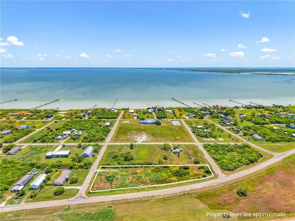 303 Plummer Avenue Bayside, TX 78340